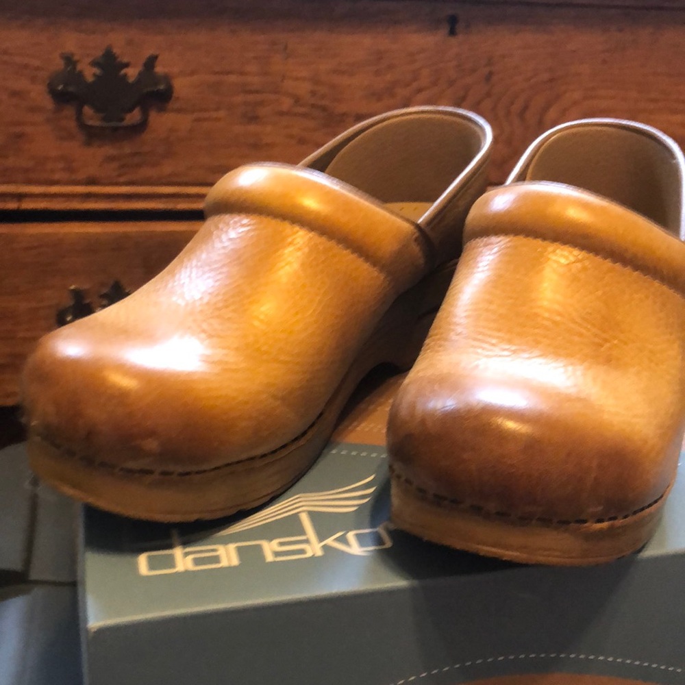 Dansko Professional Distressed clogs
